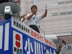 瓦町駅前で