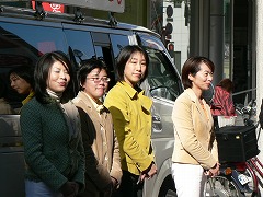 菊田議員と女性候補者